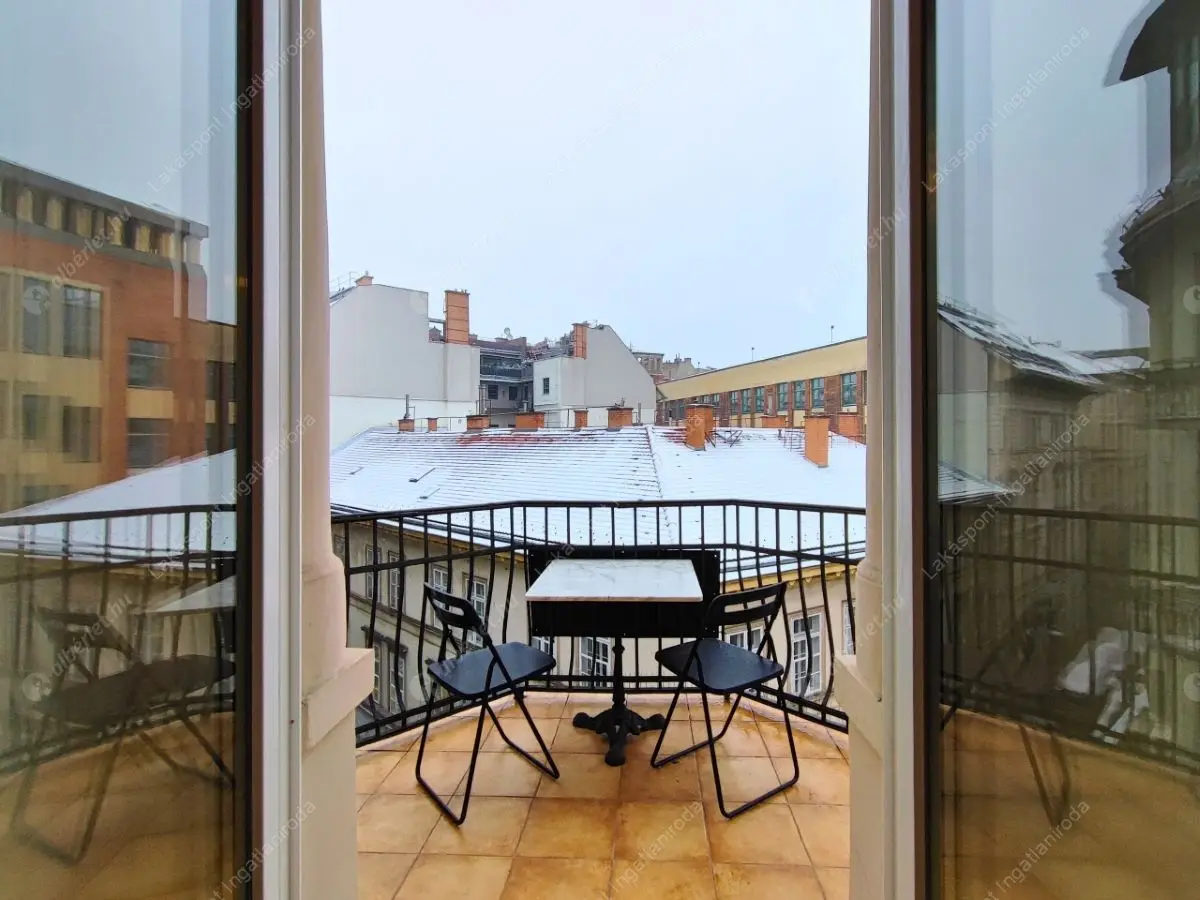 Kiadó albérlet 1159000 Ft/hó áron: Budapest, V. kerület  Veres Pálné utca. Mérete: 125 nm, 3 szobás | Alberlet.hu - 6493834