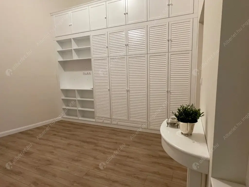 Kiadó albérlet 1164000 Ft/hó áron: Budapest, V. kerület  Veres Pálné utca. Mérete: 125 nm, 3 szobás | Alberlet.hu - 6519122