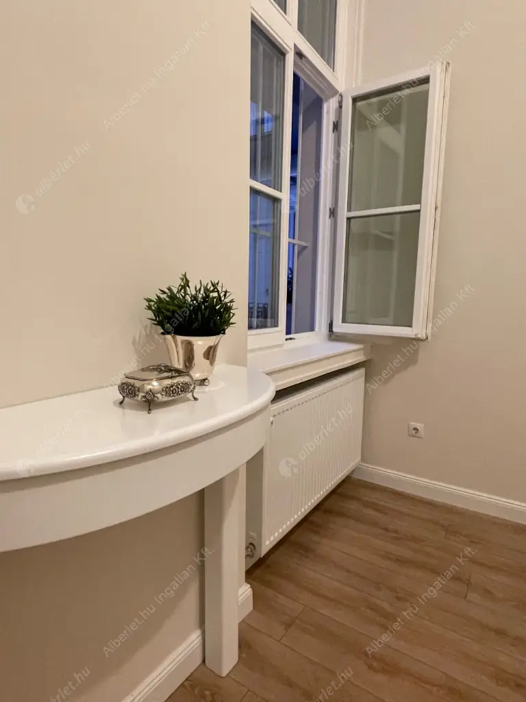 Kiadó albérlet 1164000 Ft/hó áron: Budapest, V. kerület  Veres Pálné utca. Mérete: 125 nm, 3 szobás | Alberlet.hu - 6519123