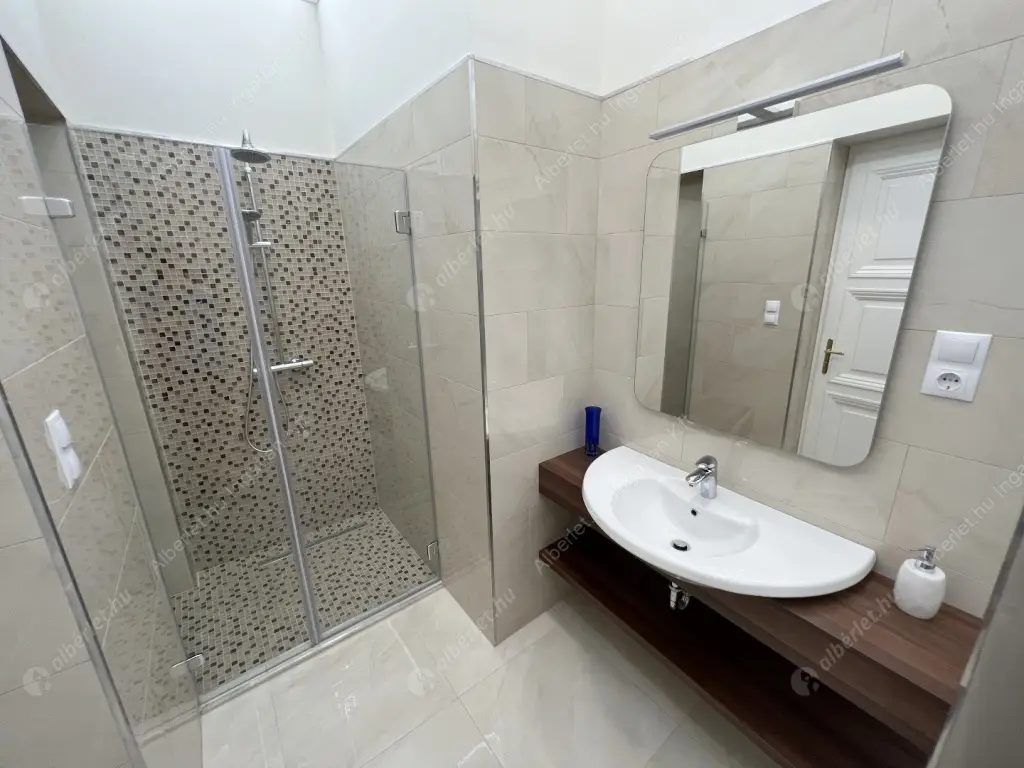 Kiadó albérlet 1164000 Ft/hó áron: Budapest, V. kerület  Veres Pálné utca. Mérete: 125 nm, 3 szobás | Alberlet.hu - 6519125