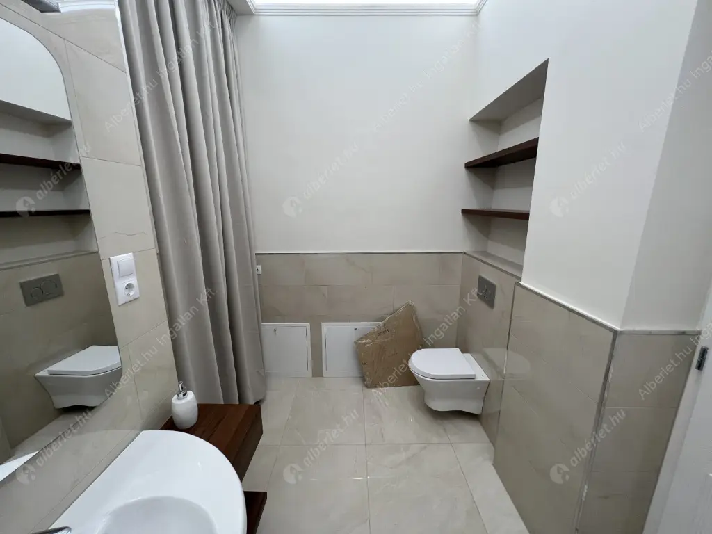 Kiadó albérlet 1164000 Ft/hó áron: Budapest, V. kerület  Veres Pálné utca. Mérete: 125 nm, 3 szobás | Alberlet.hu - 6519126