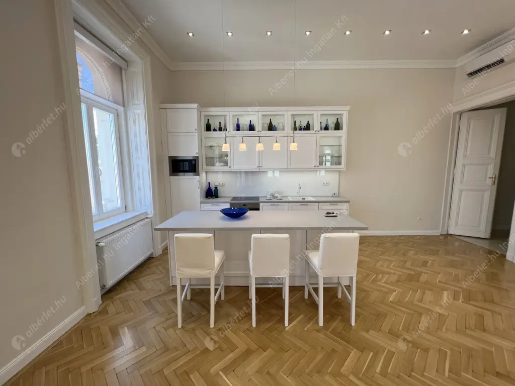 Kiadó albérlet 1164000 Ft/hó áron: Budapest, V. kerület  Veres Pálné utca. Mérete: 125 nm, 3 szobás | Alberlet.hu - 6519137