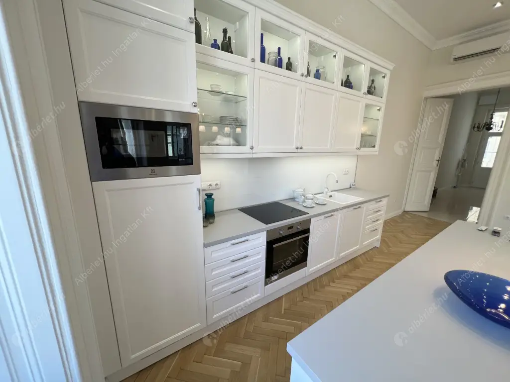 Kiadó albérlet 1164000 Ft/hó áron: Budapest, V. kerület  Veres Pálné utca. Mérete: 125 nm, 3 szobás | Alberlet.hu - 6519143