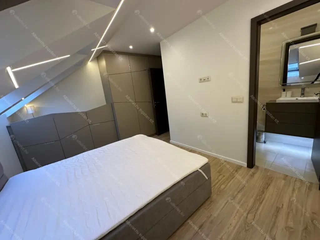 Kiadó albérlet 798000 Ft/hó áron: Budapest, V. kerület  Veres Pálné utca. Mérete: 141 nm, 4 szobás | Alberlet.hu - 6682713