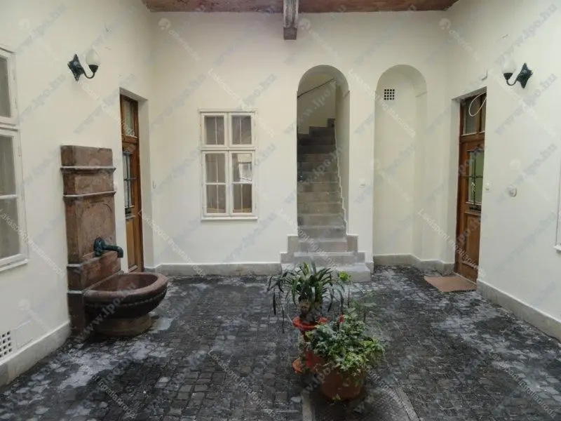 Kiadó albérlet 220000 Ft/hó áron: Budapest, V. kerület  Veres Pálné utca. Mérete: 35 nm, 1 szobás | Alberlet.hu - 6697319