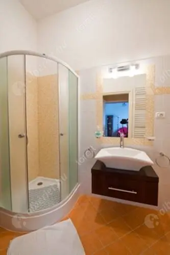 Kiadó albérlet 225000 Ft/hó áron: Budapest, V. kerület  Veres Pálné utca. Mérete: 58 nm, 2 szobás | Alberlet.hu - 3173439