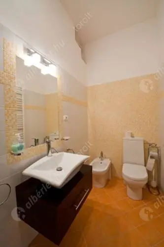 Kiadó albérlet 225000 Ft/hó áron: Budapest, V. kerület  Veres Pálné utca. Mérete: 58 nm, 2 szobás | Alberlet.hu - 3173440