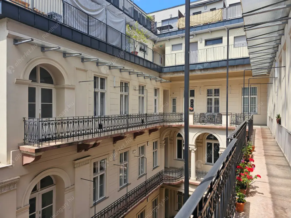 Kiadó albérlet 499000 Ft/hó áron: Budapest, V. kerület  Veres Pálné utca. Mérete: 97 nm, 4 szobás | Alberlet.hu - 6567280