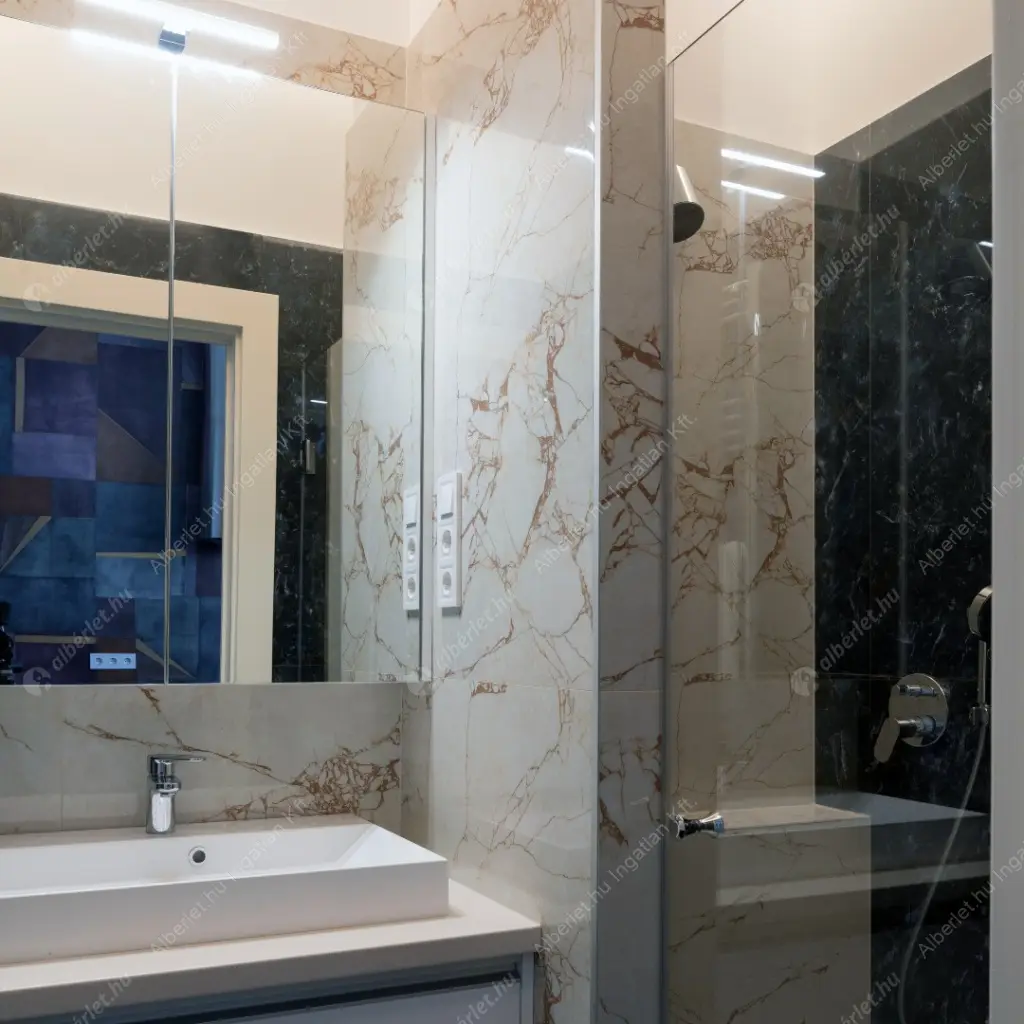 Kiadó albérlet 649000 Ft/hó áron: Budapest, V. kerület  Vörösmarty tér. Mérete: 69 nm, 2 szobás | Alberlet.hu - 6594061