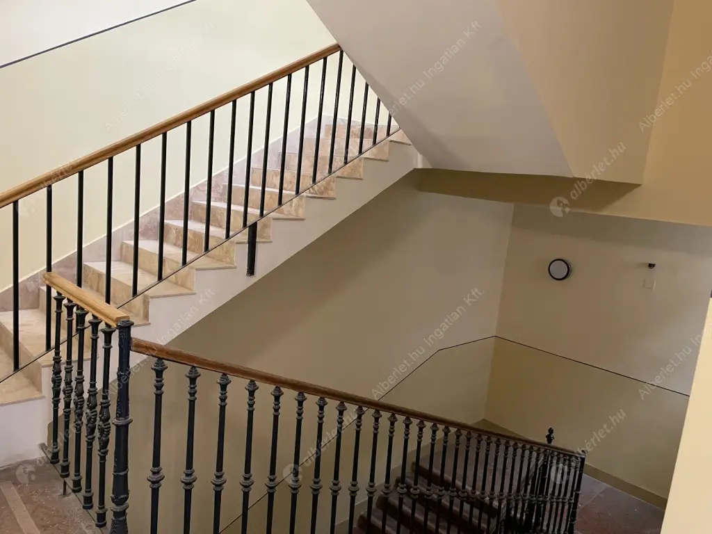 Kiadó albérlet 649000 Ft/hó áron: Budapest, V. kerület  Vörösmarty tér. Mérete: 69 nm, 2 szobás | Alberlet.hu - 6594071