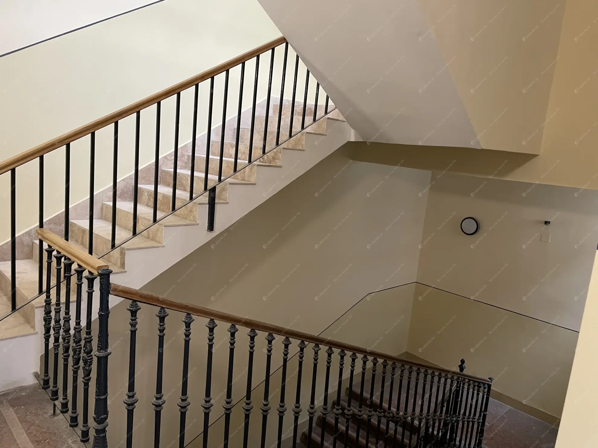 Kiadó albérlet 800000 Ft/hó áron: Budapest, V. kerület  Vörösmarty tér. Mérete: 70 nm, 2 szobás | Alberlet.hu - 6570154