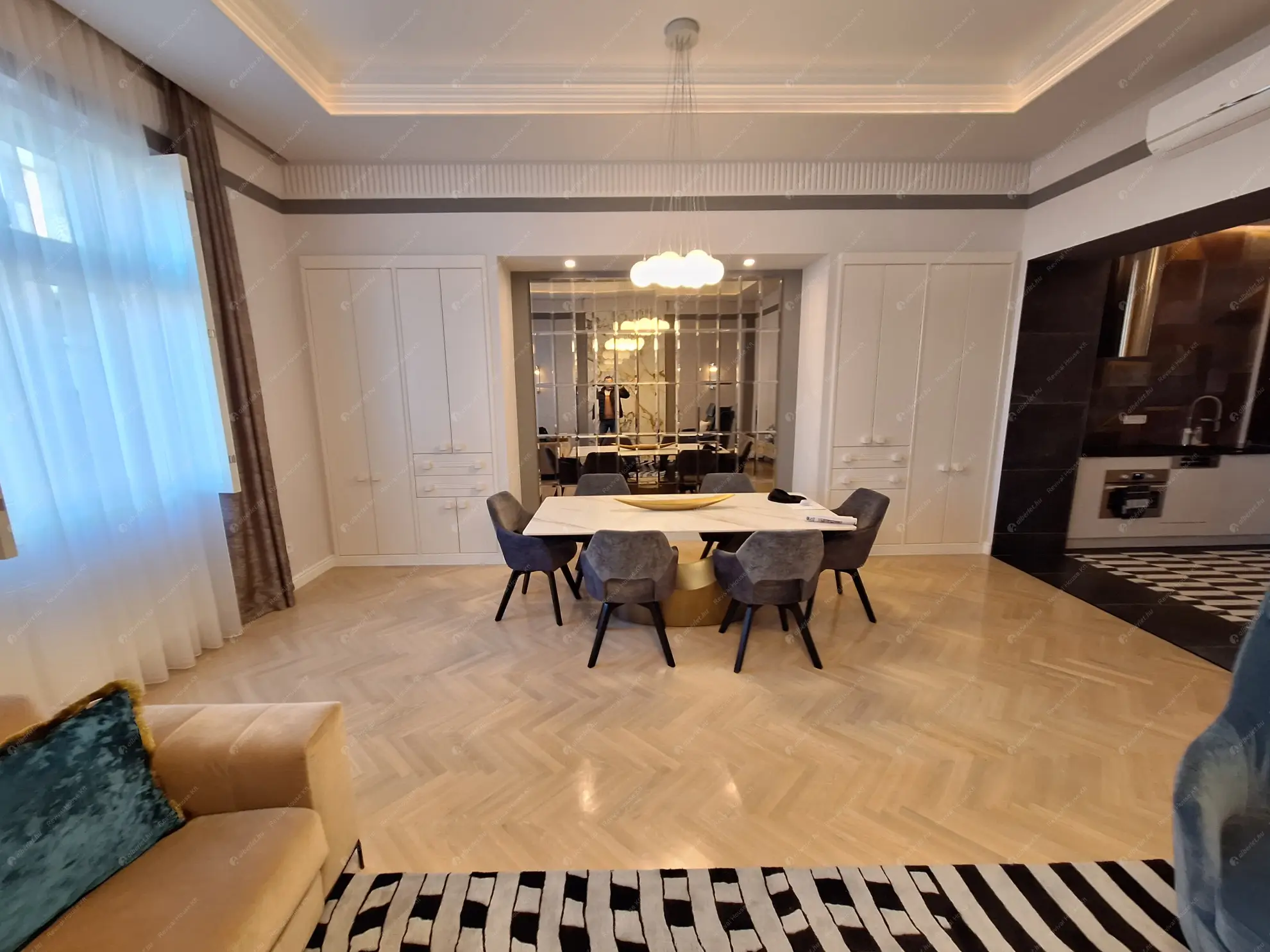 Kiadó albérlet 656000 Ft/hó áron: Budapest, V. kerület  Vörösmarty tér. Mérete: 70 nm, 2 szobás | Alberlet.hu - 6618216