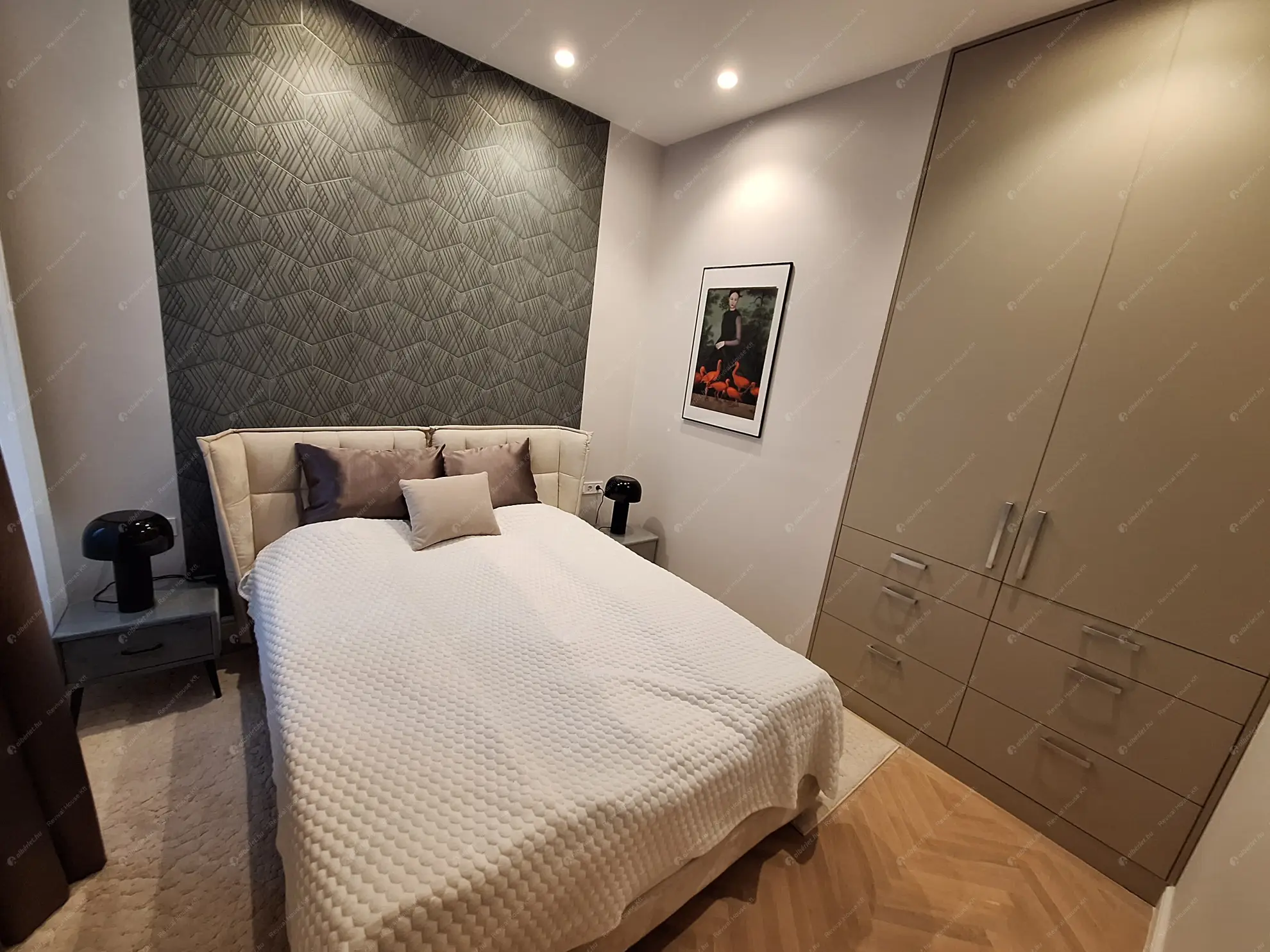 Kiadó albérlet 656000 Ft/hó áron: Budapest, V. kerület  Vörösmarty tér. Mérete: 70 nm, 2 szobás | Alberlet.hu - 6618219