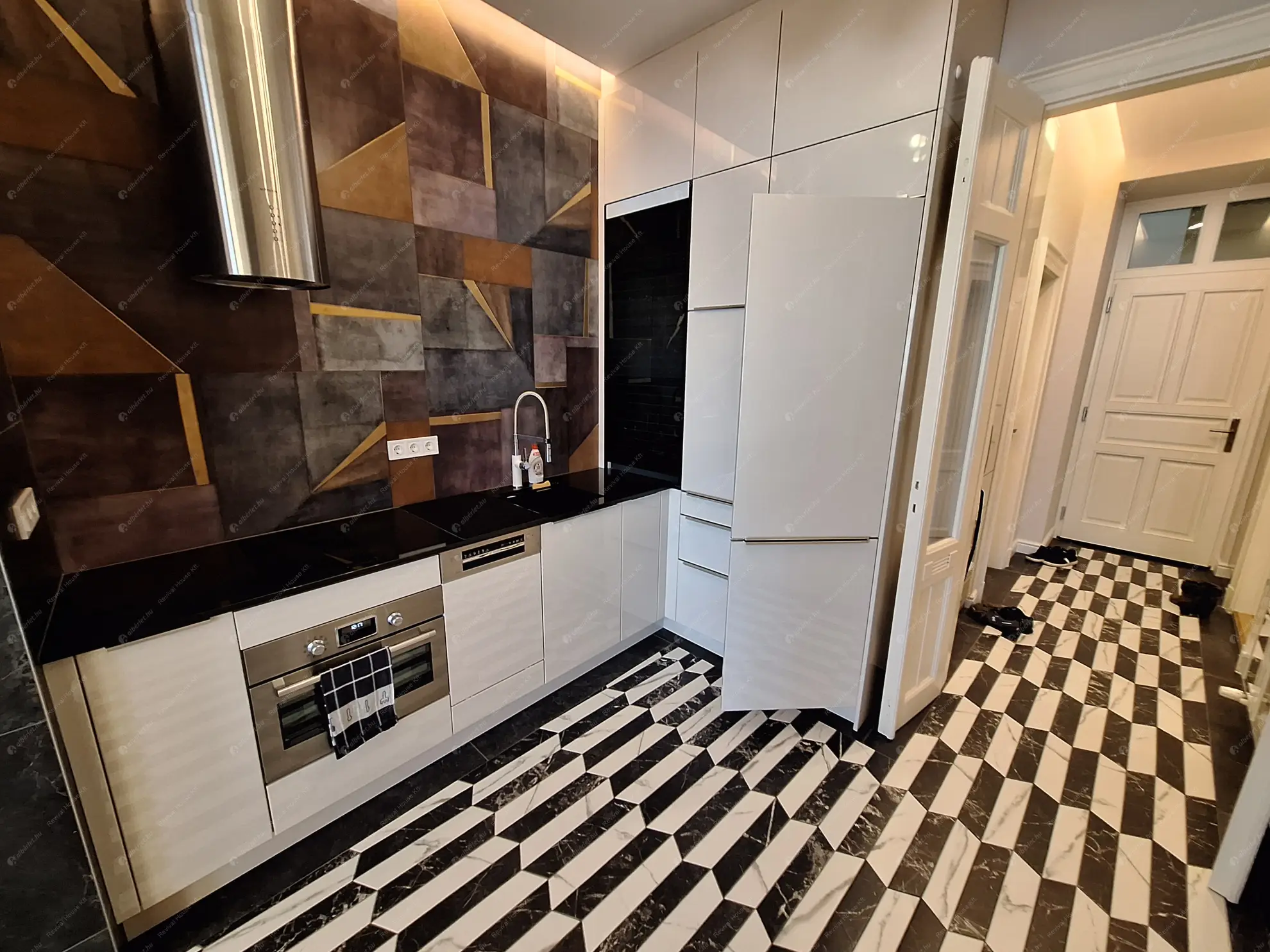 Kiadó albérlet 656000 Ft/hó áron: Budapest, V. kerület  Vörösmarty tér. Mérete: 70 nm, 2 szobás | Alberlet.hu - 6618223