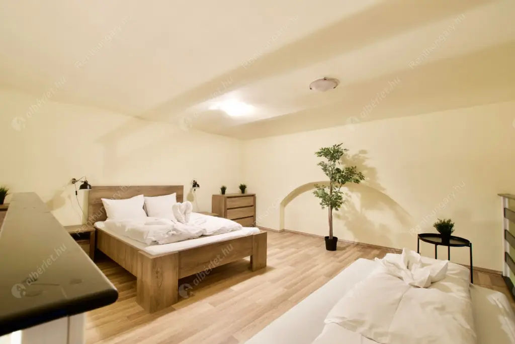 Kiadó albérlet 280000 Ft/hó áron: Budapest, V. kerület  Zoltán utca. Mérete: 65 nm, 1 szobás | Alberlet.hu - 6584662