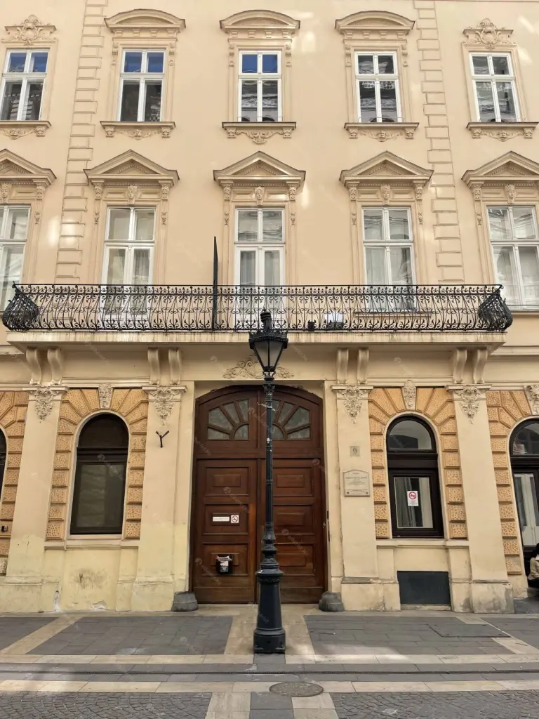 Kiadó albérlet 300000 Ft/hó áron: Budapest, V. kerület  Zrínyi utca. Mérete: 68 nm, 1 szobás | Alberlet.hu - 6639829