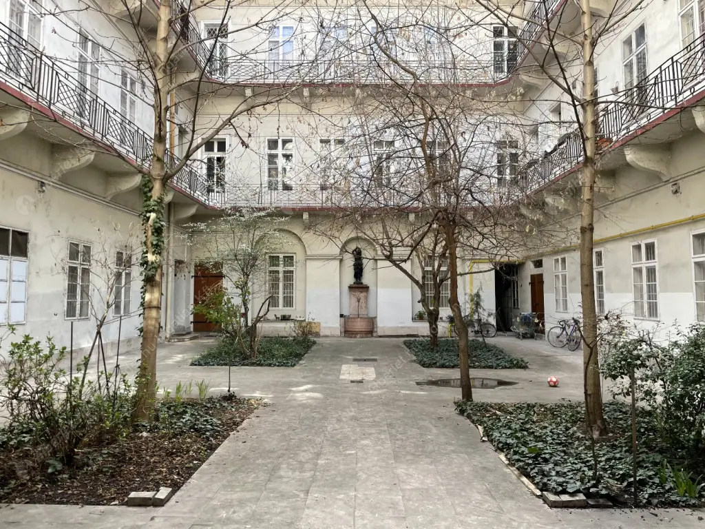 Kiadó albérlet 300000 Ft/hó áron: Budapest, V. kerület  Zrínyi utca. Mérete: 68 nm, 2 szobás | Alberlet.hu - 6624311