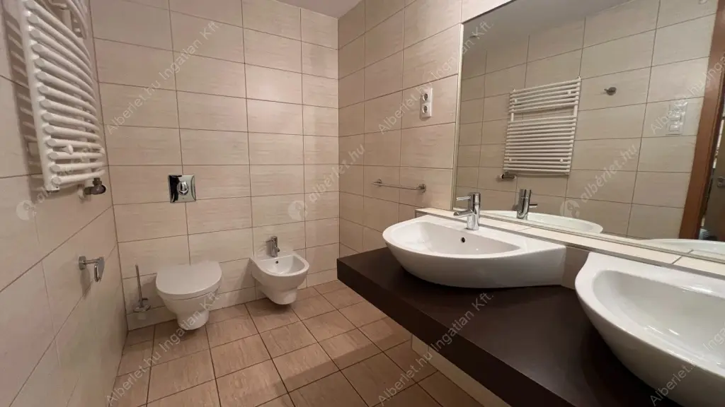 Kiadó albérlet 720000 Ft/hó áron: Budapest, VI. kerület  Andrássy út. Mérete: 106 nm, 3 szobás | Alberlet.hu - 6569280