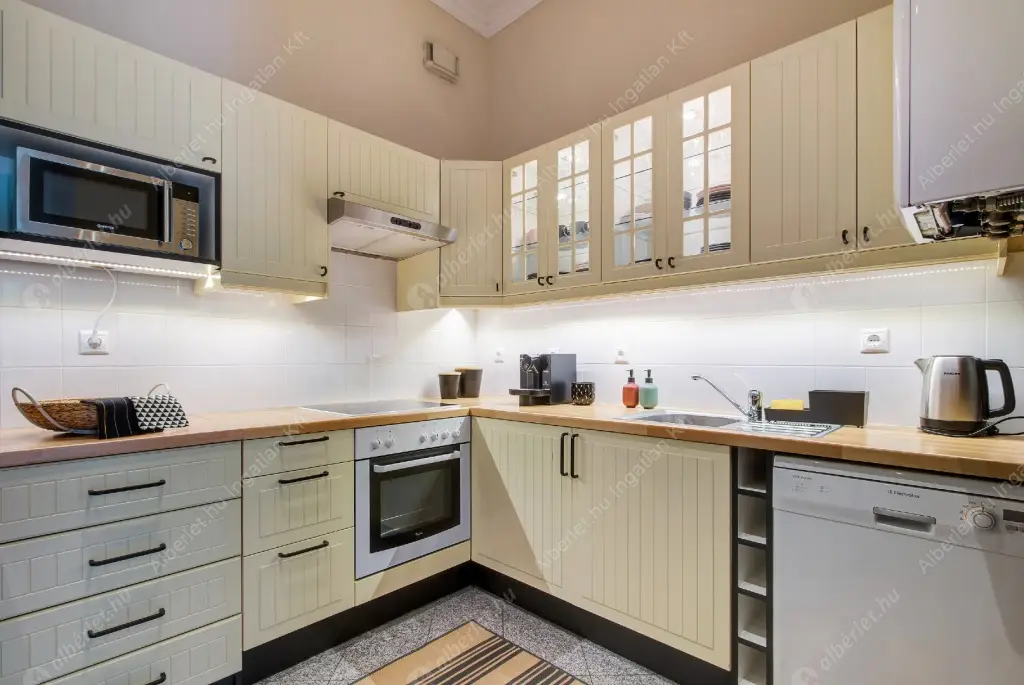 Kiadó albérlet 480000 Ft/hó áron: Budapest, VI. kerület  Andrássy út. Mérete: 108 nm, 3 szobás | Alberlet.hu - 6631068