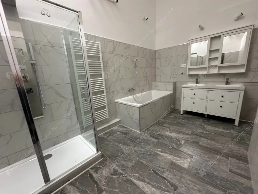 Kiadó albérlet 1081000 Ft/hó áron: Budapest, VI. kerület  Andrássy út. Mérete: 145 nm, 3 szobás | Alberlet.hu - 6615253