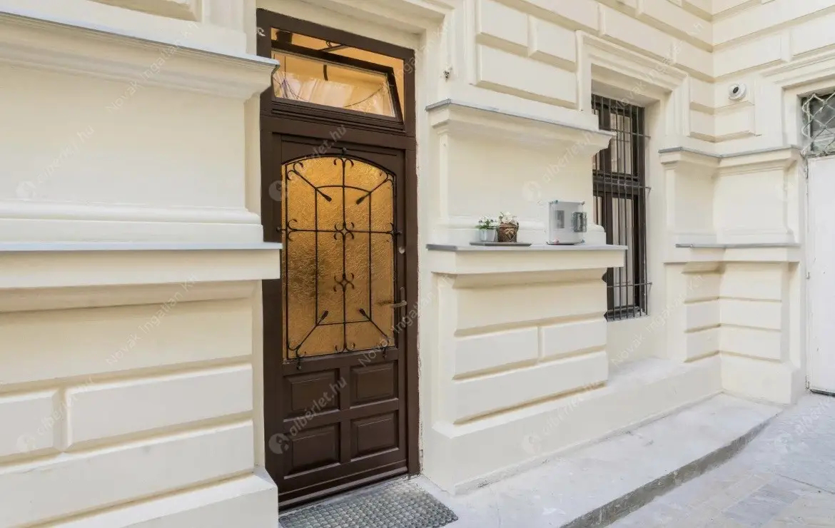 Kiadó albérlet 237000 Ft/hó áron: Budapest, VI. kerület  Andrássy út. Mérete: 20 nm, 1 szobás | Alberlet.hu - 6574375