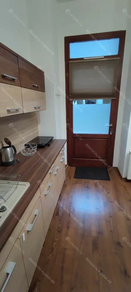 Kiadó albérlet 220000 Ft/hó áron: Budapest, VI. kerület  Andrássy út. Mérete: 26 nm, 1 szobás | Alberlet.hu - 6699854