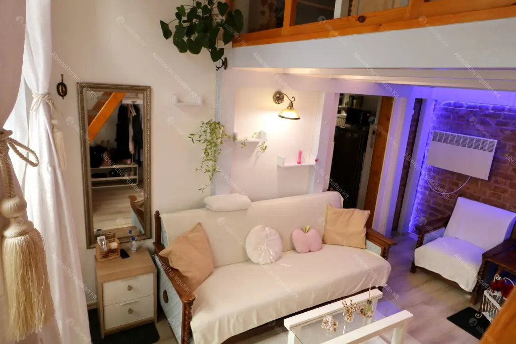 Kiadó albérlet 210000 Ft/hó áron: Budapest, VI. kerület  Andrássy út. Mérete: 35 nm, 1 szobás | Alberlet.hu - 6668510