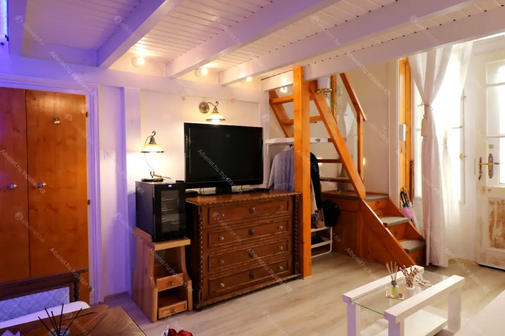 Kiadó albérlet 210000 Ft/hó áron: Budapest, VI. kerület  Andrássy út. Mérete: 35 nm, 1 szobás | Alberlet.hu - 6668513