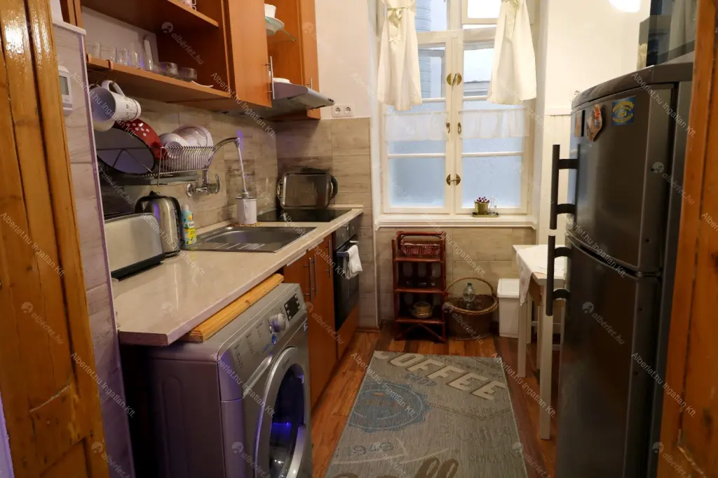 Kiadó albérlet 210000 Ft/hó áron: Budapest, VI. kerület  Andrássy út. Mérete: 35 nm, 1 szobás | Alberlet.hu - 6668522