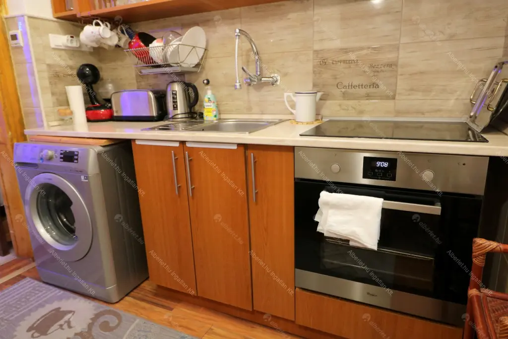 Kiadó albérlet 210000 Ft/hó áron: Budapest, VI. kerület  Andrássy út. Mérete: 35 nm, 1 szobás | Alberlet.hu - 6668525