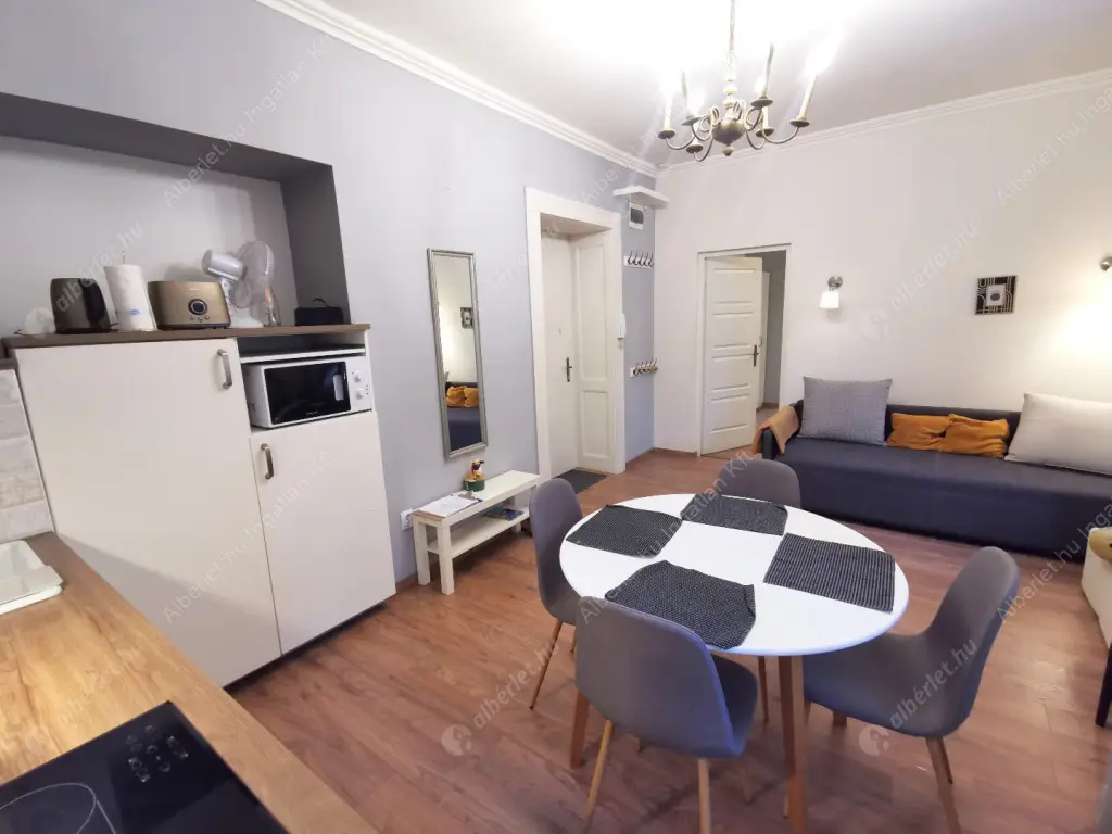 Kiadó albérlet 275000 Ft/hó áron: Budapest, VI. kerület  Andrássy út. Mérete: 40 nm, 1 szobás | Alberlet.hu - 6583009