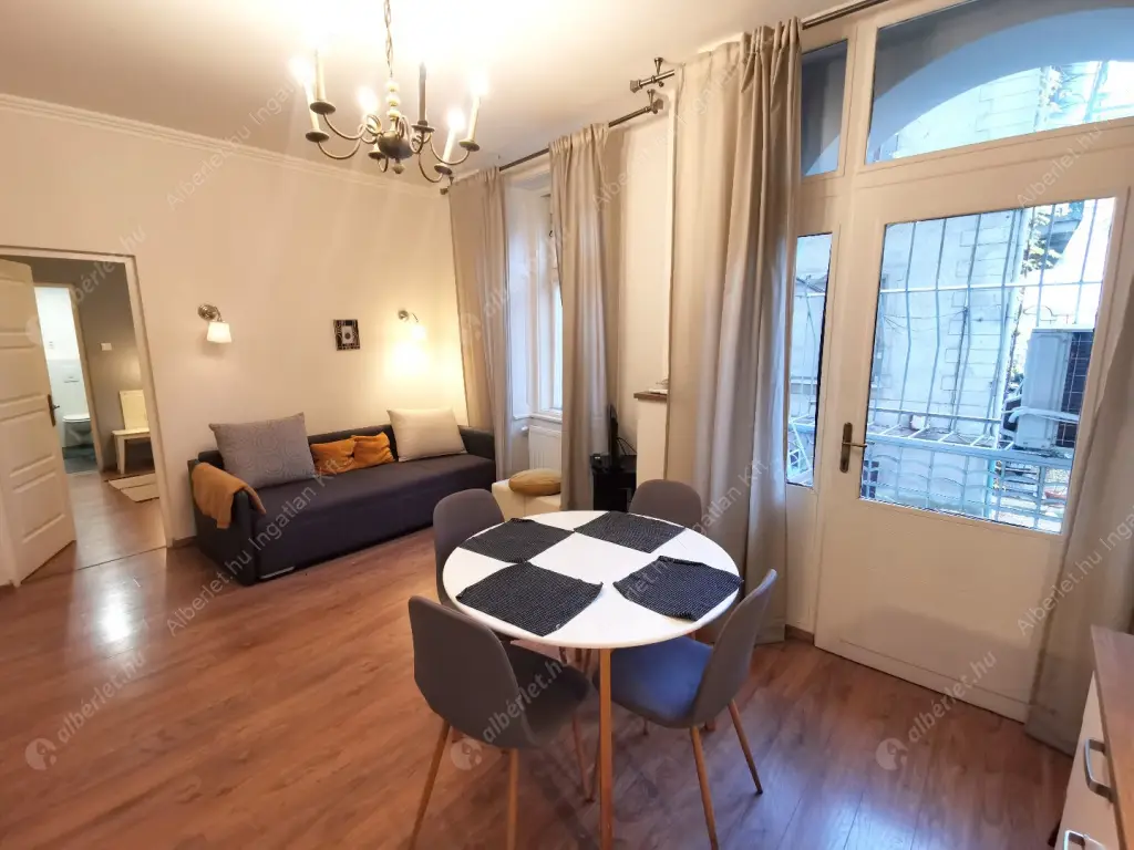 Kiadó albérlet 275000 Ft/hó áron: Budapest, VI. kerület  Andrássy út. Mérete: 40 nm, 1 szobás | Alberlet.hu - 6583011