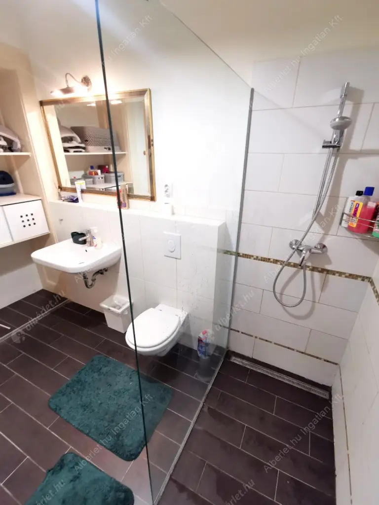 Kiadó albérlet 275000 Ft/hó áron: Budapest, VI. kerület  Andrássy út. Mérete: 40 nm, 1 szobás | Alberlet.hu - 6583018