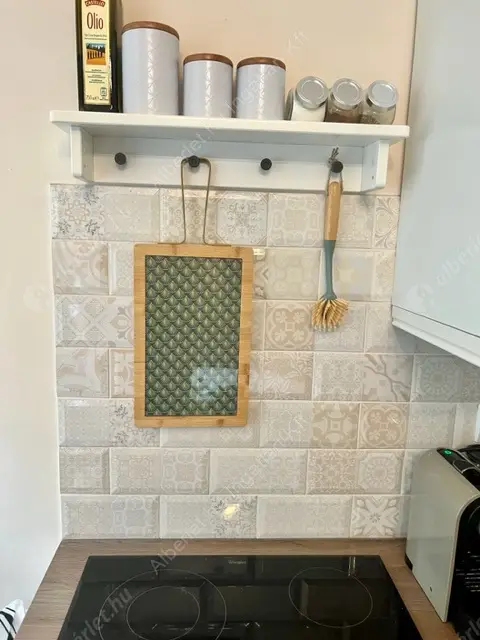 Kiadó albérlet 275000 Ft/hó áron: Budapest, VI. kerület  Andrássy út. Mérete: 40 nm, 1 szobás | Alberlet.hu - 6583020