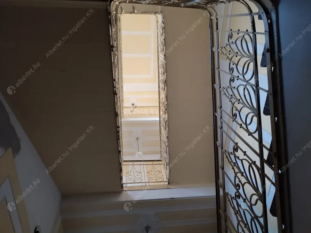 Kiadó albérlet 275000 Ft/hó áron: Budapest, VI. kerület  Andrássy út. Mérete: 40 nm, 1 szobás | Alberlet.hu - 6583024