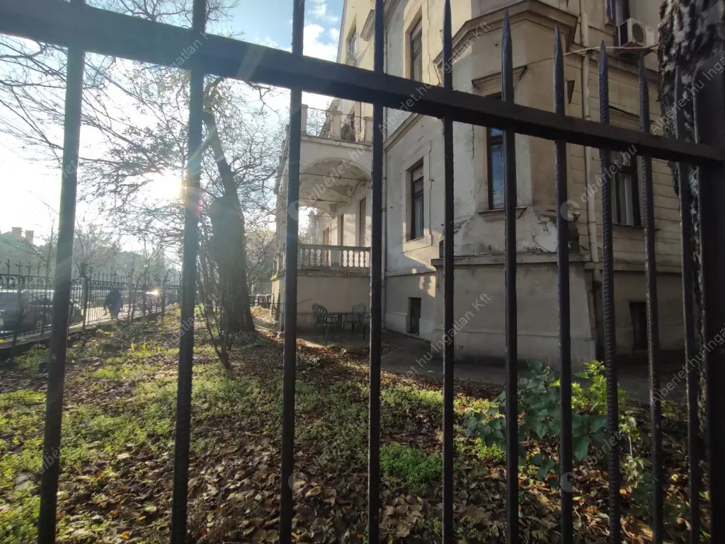 Kiadó albérlet 275000 Ft/hó áron: Budapest, VI. kerület  Andrássy út. Mérete: 40 nm, 1 szobás | Alberlet.hu - 6583025