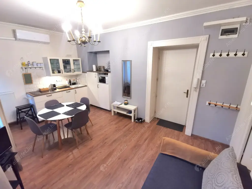 Kiadó albérlet 245000 Ft/hó áron: Budapest, VI. kerület  Andrássy út. Mérete: 40 nm, 1 szobás | Alberlet.hu - 6631806