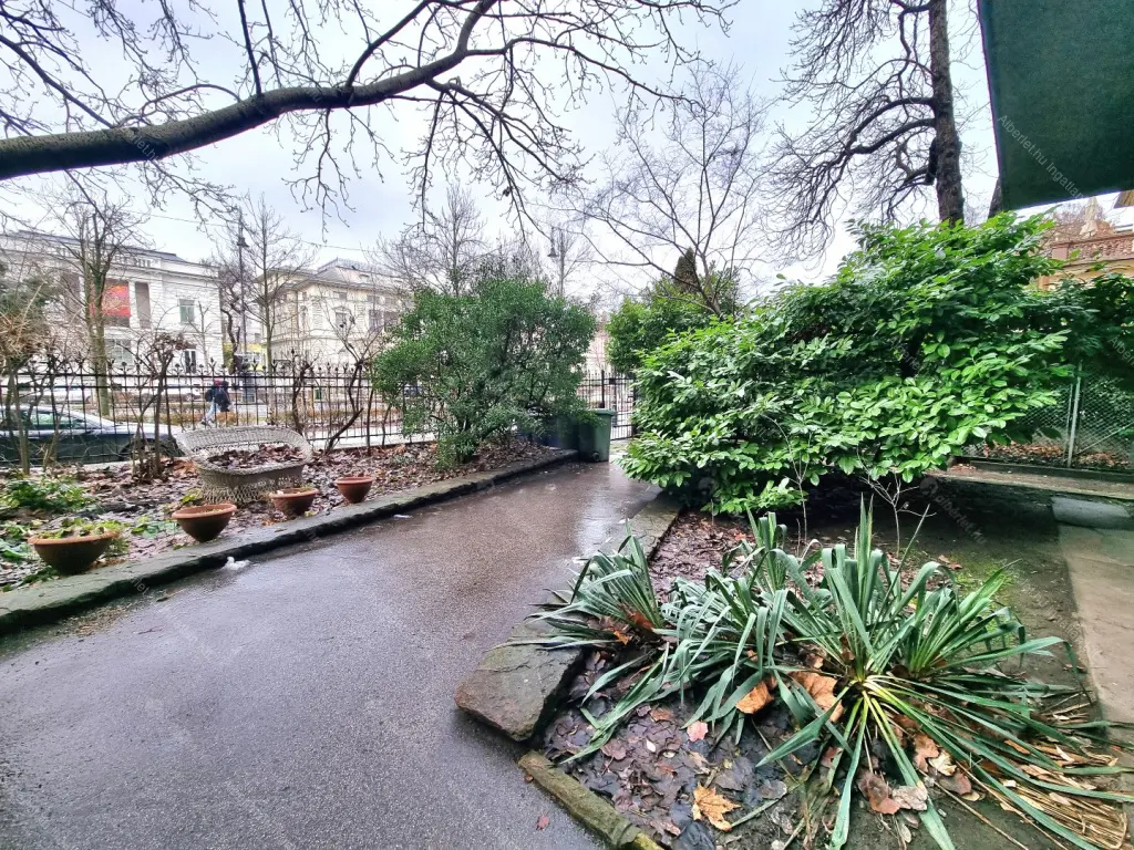 Kiadó albérlet 245000 Ft/hó áron: Budapest, VI. kerület  Andrássy út. Mérete: 45 nm, 2 szobás | Alberlet.hu - 6645339