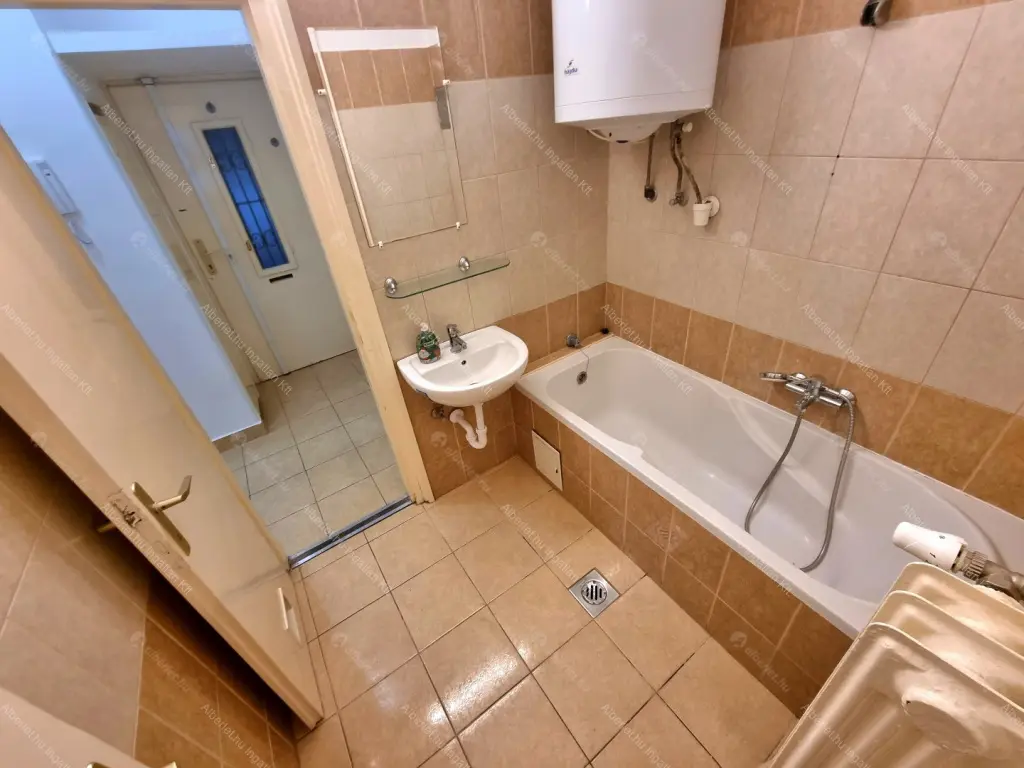 Kiadó albérlet 219000 Ft/hó áron: Budapest, VI. kerület  Andrássy út. Mérete: 45 nm, 2 szobás | Alberlet.hu - 6653009