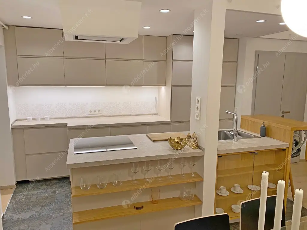 Kiadó albérlet 360000 Ft/hó áron: Budapest, VI. kerület  Andrássy út. Mérete: 51 nm, 1 szobás | Alberlet.hu - 6519434