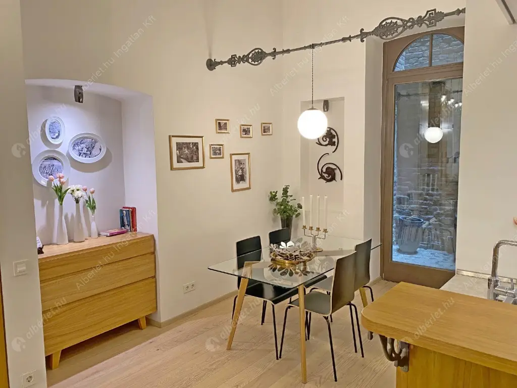 Kiadó albérlet 360000 Ft/hó áron: Budapest, VI. kerület  Andrássy út. Mérete: 51 nm, 1 szobás | Alberlet.hu - 6519439