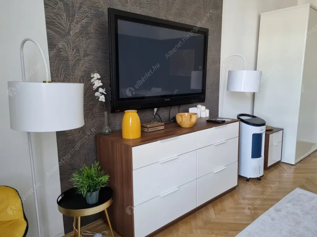 Kiadó albérlet 299000 Ft/hó áron: Budapest, VI. kerület  Andrássy út. Mérete: 57 nm, 1 szobás | Alberlet.hu - 6558465