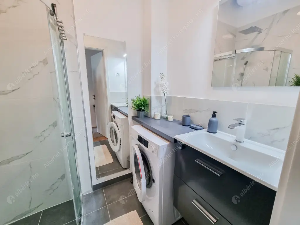 Kiadó albérlet 299000 Ft/hó áron: Budapest, VI. kerület  Andrássy út. Mérete: 57 nm, 1 szobás | Alberlet.hu - 6558472