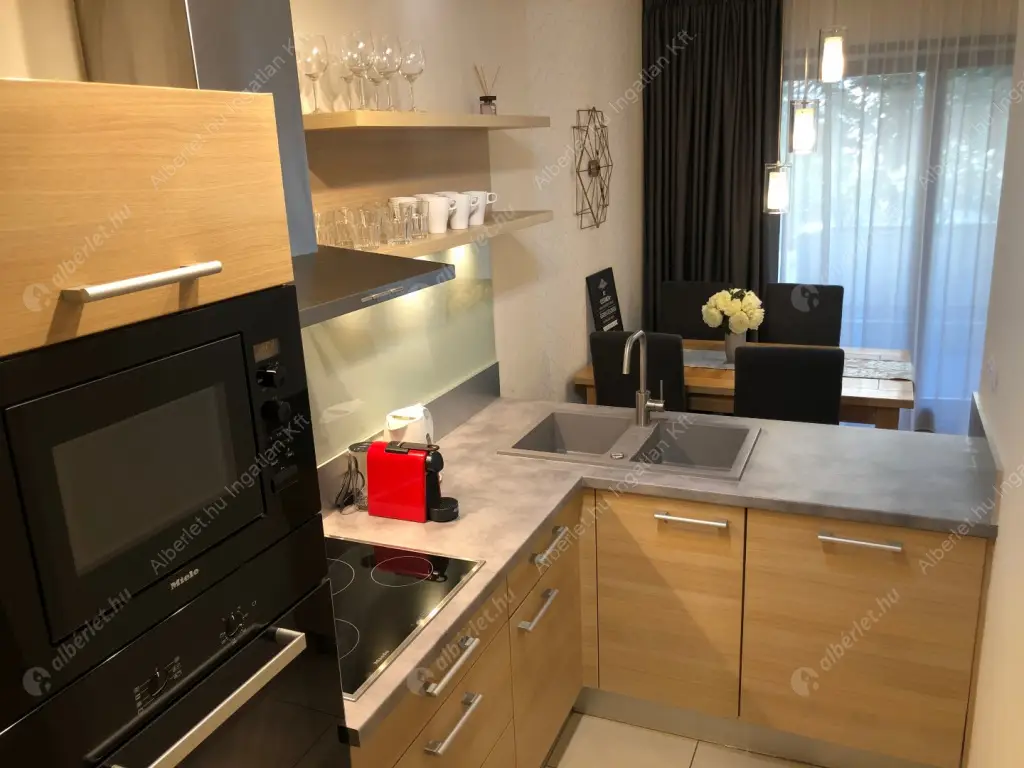 Kiadó albérlet 369000 Ft/hó áron: Budapest, VI. kerület  Andrássy út. Mérete: 57 nm, 1 szobás | Alberlet.hu - 6517698