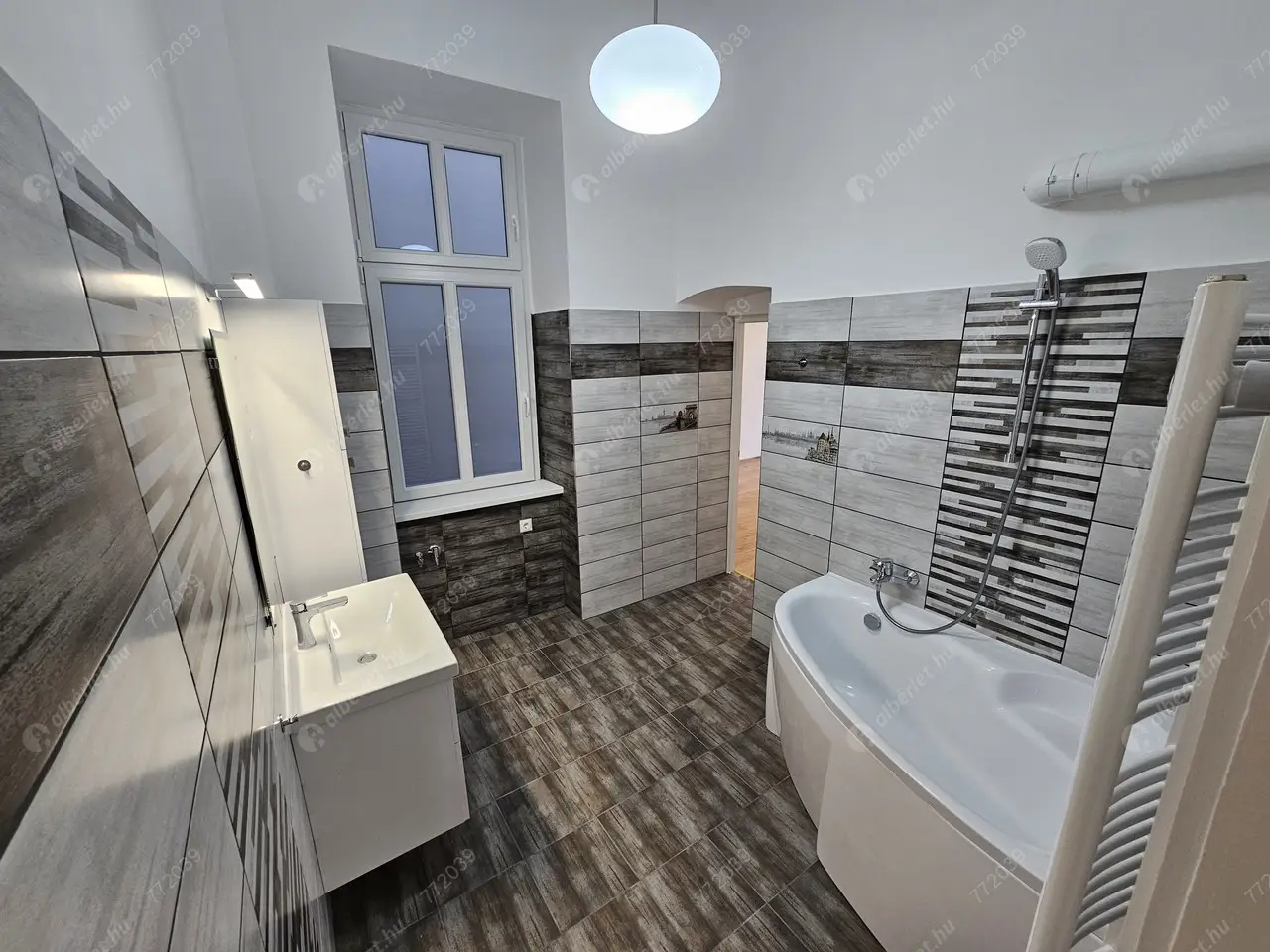 Kiadó albérlet 300000 Ft/hó áron: Budapest, VI. kerület  Andrássy út. Mérete: 75 nm, 2 szobás | Alberlet.hu - 6602546