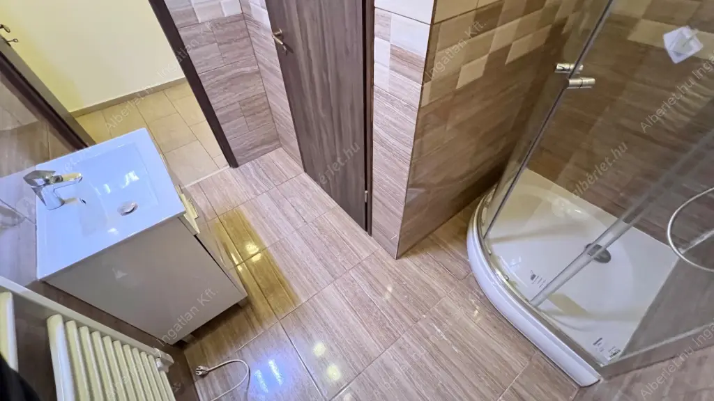 Kiadó albérlet 370000 Ft/hó áron: Budapest, VI. kerület  Andrássy út. Mérete: 90 nm, 3 szobás | Alberlet.hu - 6525074