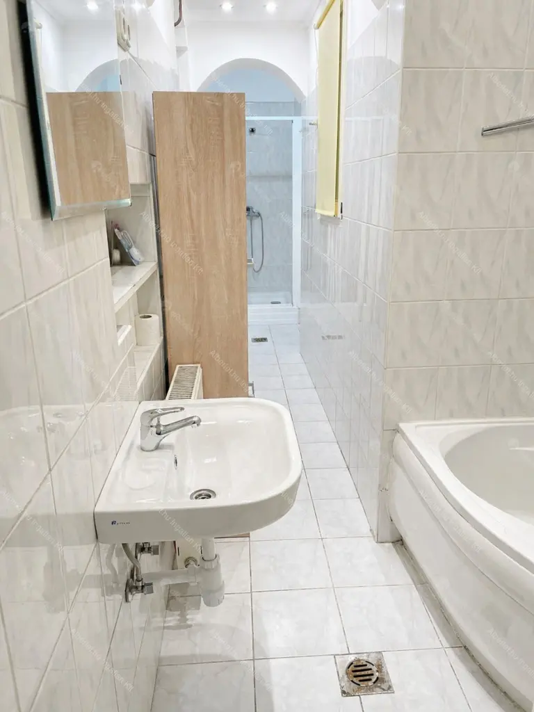 Kiadó albérlet 300000 Ft/hó áron: Budapest, VI. kerület  Andrássy út. Mérete: 90 nm, 2 szobás | Alberlet.hu - 6708853