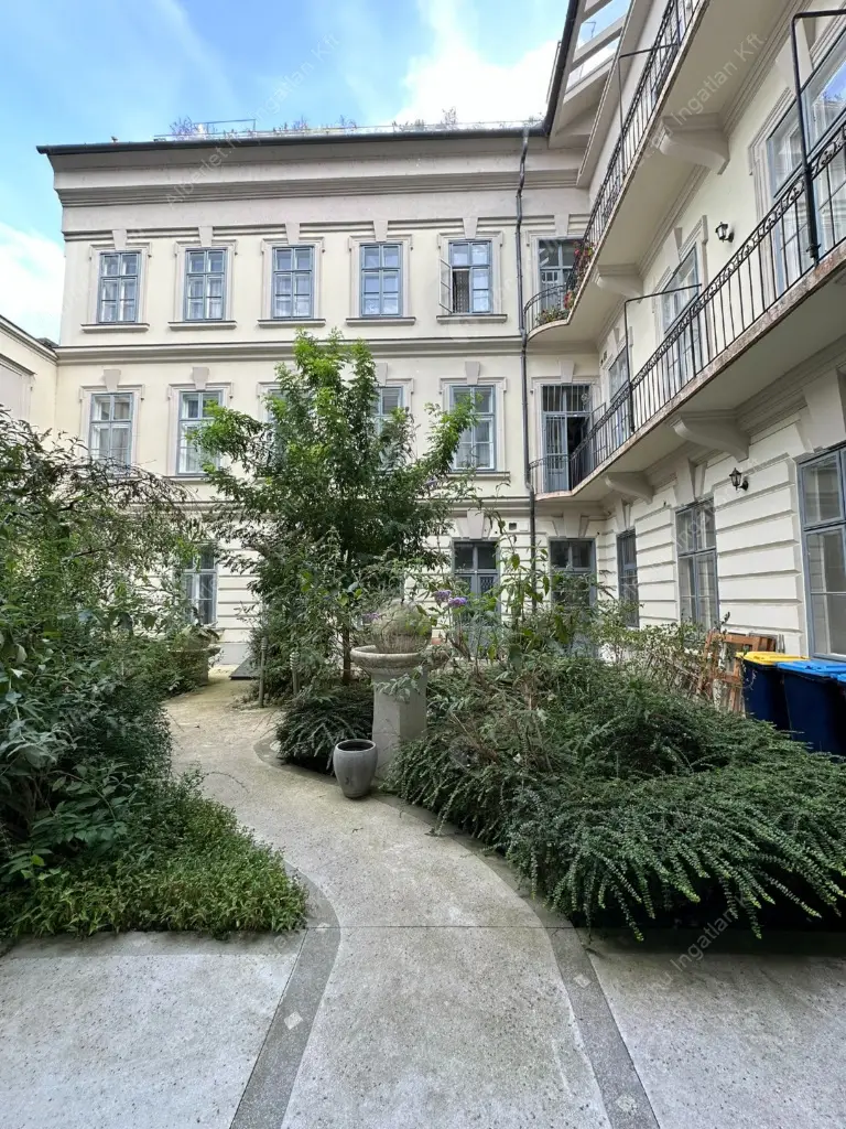 Kiadó albérlet 699000 Ft/hó áron: Budapest, VI. kerület  Andrássy út. Mérete: 97 nm, 3 szobás | Alberlet.hu - 6563919