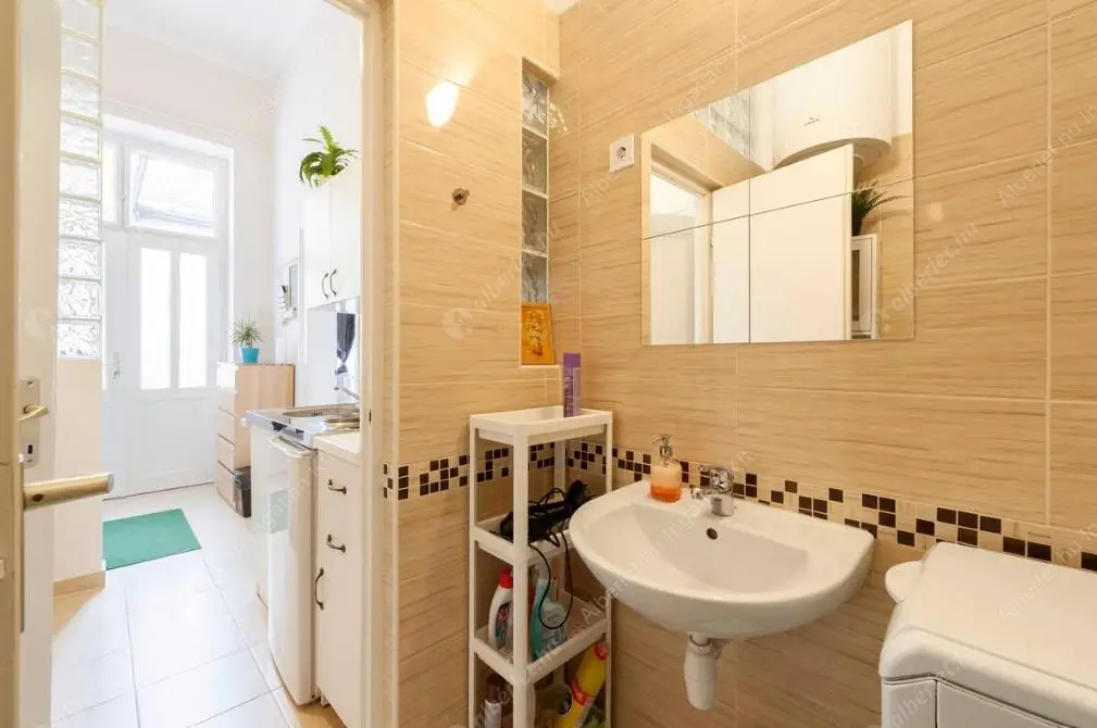 Kiadó albérlet 230000 Ft/hó áron: Budapest, VI. kerület  Andrássy utca. Mérete: 42 nm, 1 szobás | Alberlet.hu - 6631536