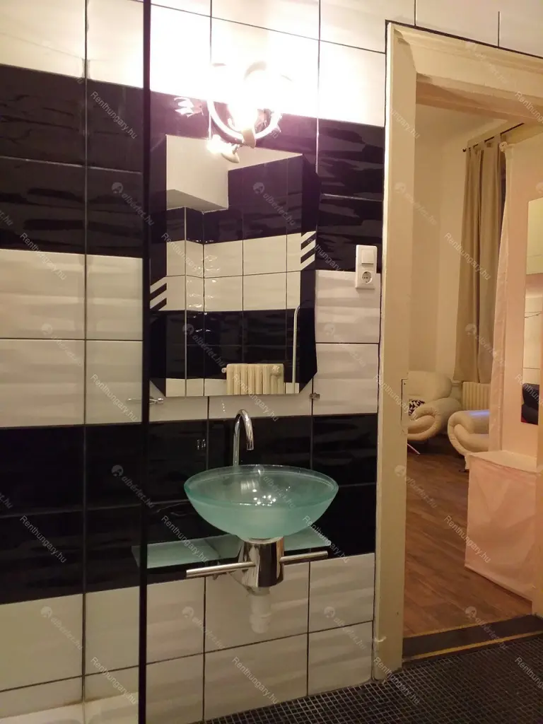 Kiadó albérlet 230000 Ft/hó áron: Budapest, VI. kerület  Anker köz. Mérete: 68 nm, 2 szobás | Alberlet.hu - 6665763